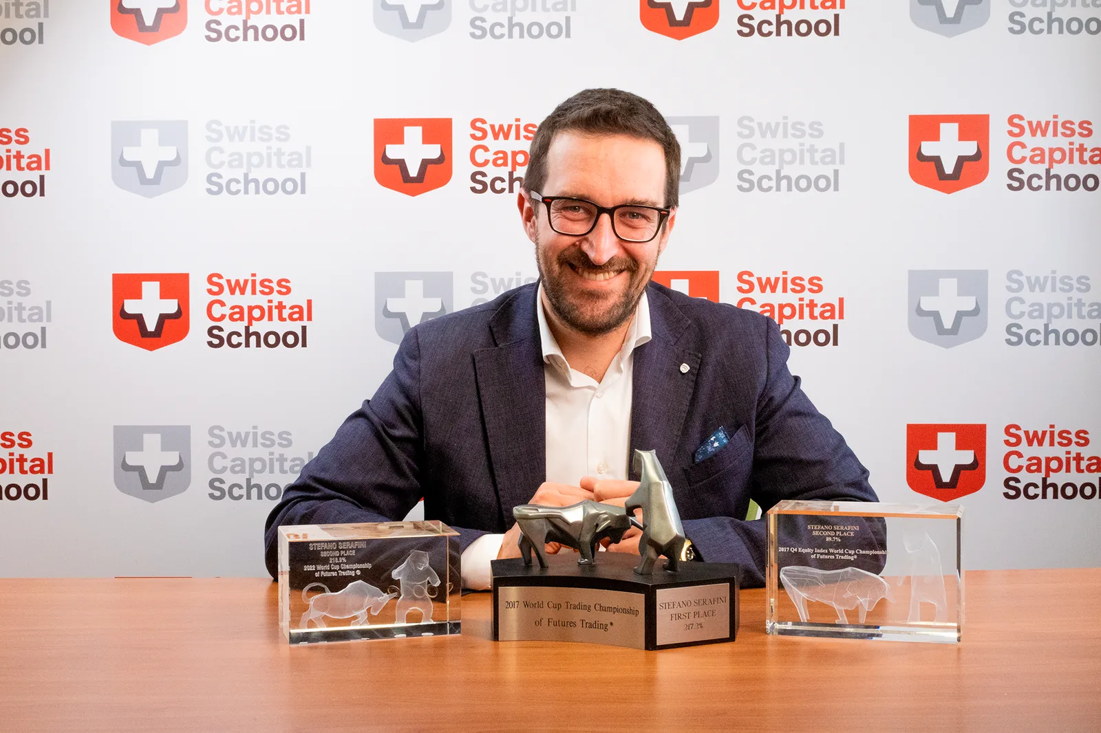 Stefano Serafini con i trofei del World Cup Championship of Futures Trading